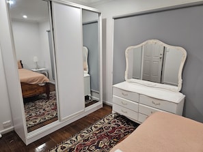 3 bedrooms, iron/ironing board, free WiFi, bed sheets