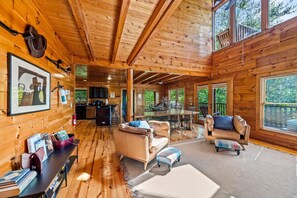 Ferienhaus, Mehrere Betten (Cades Cove) | Wohnbereich
