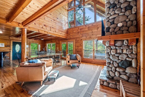 Ferienhaus, Mehrere Betten (Cades Cove) | Wohnbereich