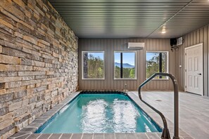 Nhà, nhiều giường (Mountain Bliss) | Hồ bơi | Hồ bơi trong nhà, hồ bơi nước nóng 