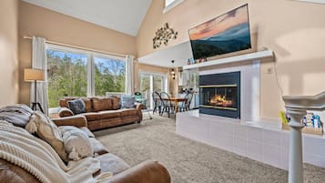 House, Multiple Beds (Smoky Dreams 2) | Living area