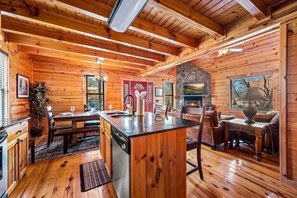 House, Multiple Beds (Park's Edge) | Dining - Park's Edge (Gatlinburg)
