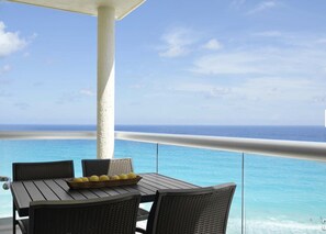Outdoor dining - The Westin Lagunamar Ocean Resort Villas & Spa, Cancu. 1 Bedroom Premium Villa (Cancún)