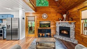 Living area - Old Oak View | Fire Pit • Hot Tub • Smoky Mtn Escape (Sevierville)