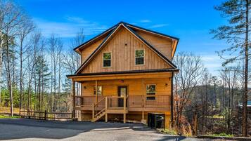 House, Multiple Beds (Calling Mountains) | Exterior