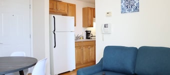 1BR Apartment | Free Parking | Self Check-In