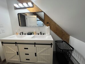 Bathroom - Cabin by the Falls: Modern 3BR Getaway for Relaxation & Adventure (Calumet)