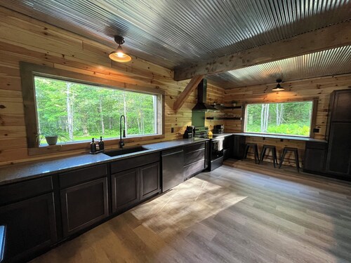 Cabin by the Falls: Modern 3BR Getaway for Relaxation & Adventure