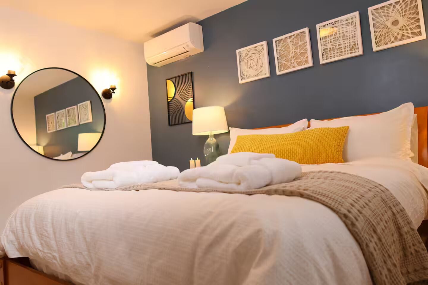 3 bedrooms, desk, iron/ironing board, travel cot