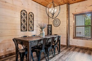 Ferienhaus, Mehrere Betten (Bear Family Cabin) | Speisen