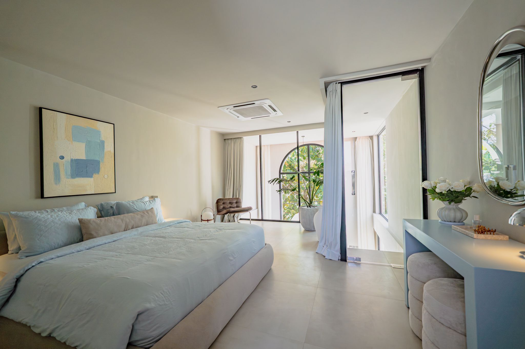 Luxury Studio, 1 King Bed, Balcony | In-room safe, free WiFi