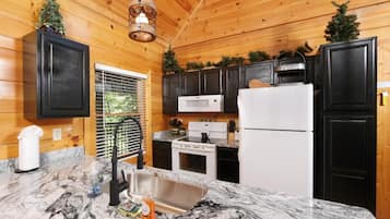 House, Multiple Beds (Smoky Mountain Jewel Unit 2) | Private kitchen