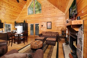 Casa, varias camas (Smoky Mountain Jewel Unit 2) | Área de sala de estar