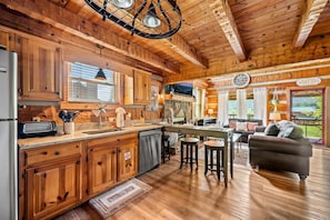 House, Multiple Beds (Honey Hive) | Interior - Honey Hive (Sevierville)