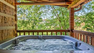 House, Multiple Beds (Honey Hive) | Outdoor spa tub