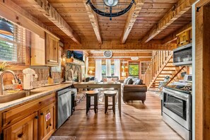 House, Multiple Beds (Honey Hive) | Interior - Honey Hive (Sevierville)