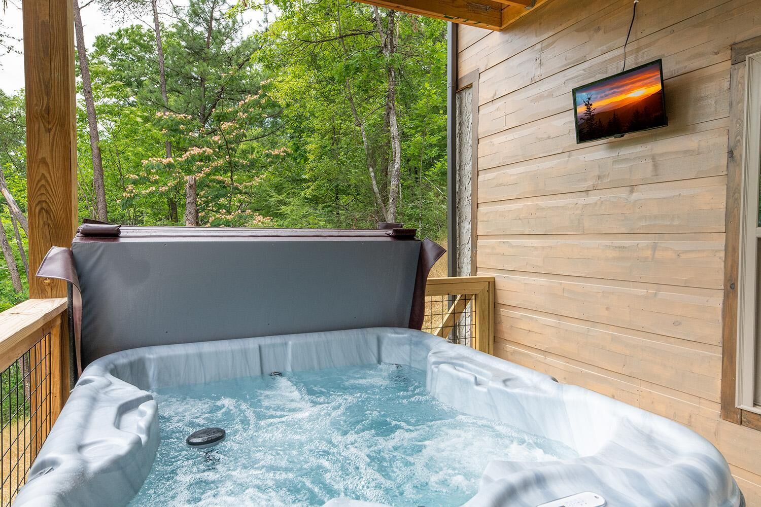 Casa, varias camas (Away From It All) | Tina de hidromasaje al aire libre