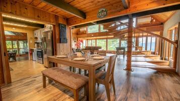 House, Multiple Beds (The Top) | Dining