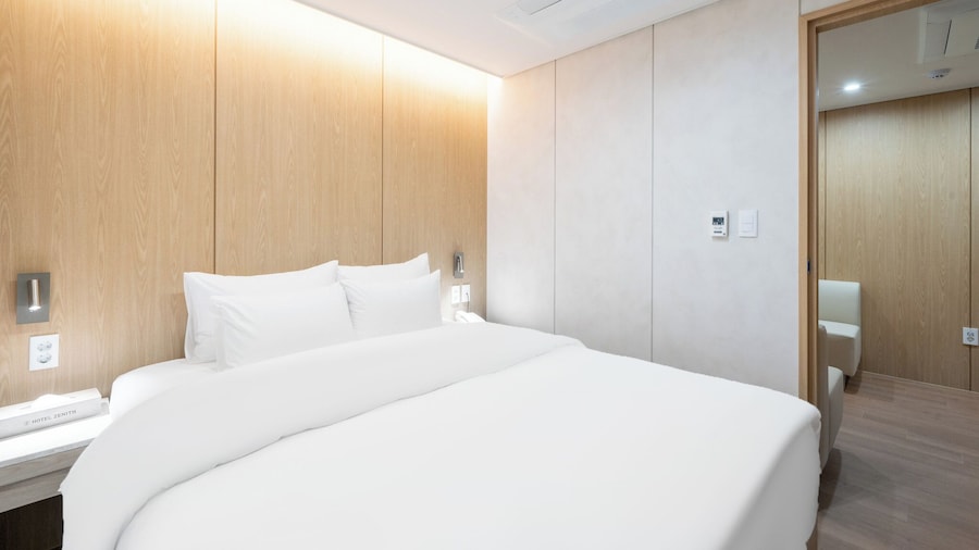 Zenith Hotel