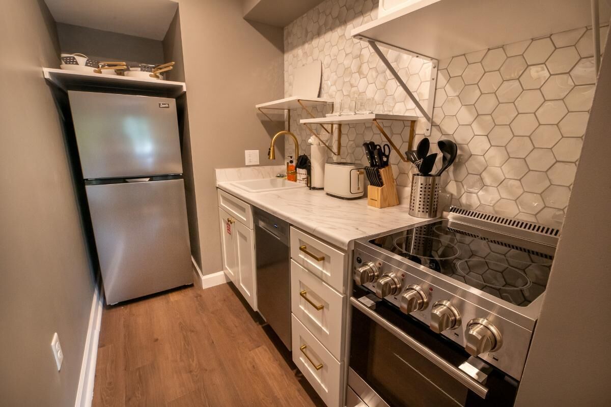 Condo, Multiple Beds (Enchanted Treehouse Hideaway) | Private kitchen