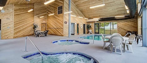 コンドミニアム キングベッド 1 台ソファーベッド付き (Adventure Lodge) | プール
