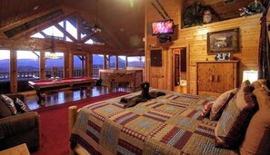 Ferienhaus, Mehrere Betten (Nothin But A Good Time) | Spielezimmer