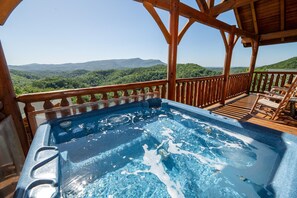 Ferienhaus, Mehrere Betten (Nothin But A Good Time) | Außen-Whirlpool