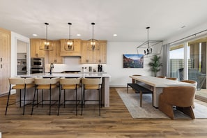 Dining - Copper Sky Retreat: 5BR Golf Course View with Rooftop Deck (Hurricane)