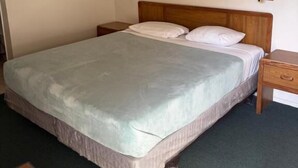 Deluxe Room - Townhouse Motel  (Alhambra)