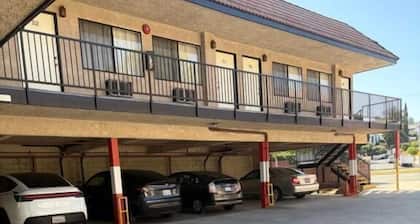Townhouse Motel