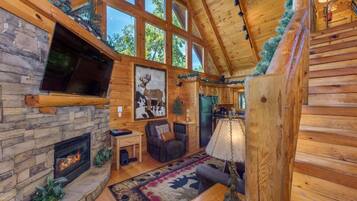 House, Multiple Beds (Night Moves) | Living area