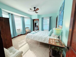 3 bedrooms, WiFi, bed sheets - Blue Turtle - Vintage Island Charm in Midtown (Galveston)