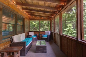 House, 1 King Bed with Sofa bed (Misty Mountain Cabin) | Interior - Misty Mountain Cabin (Sevierville)