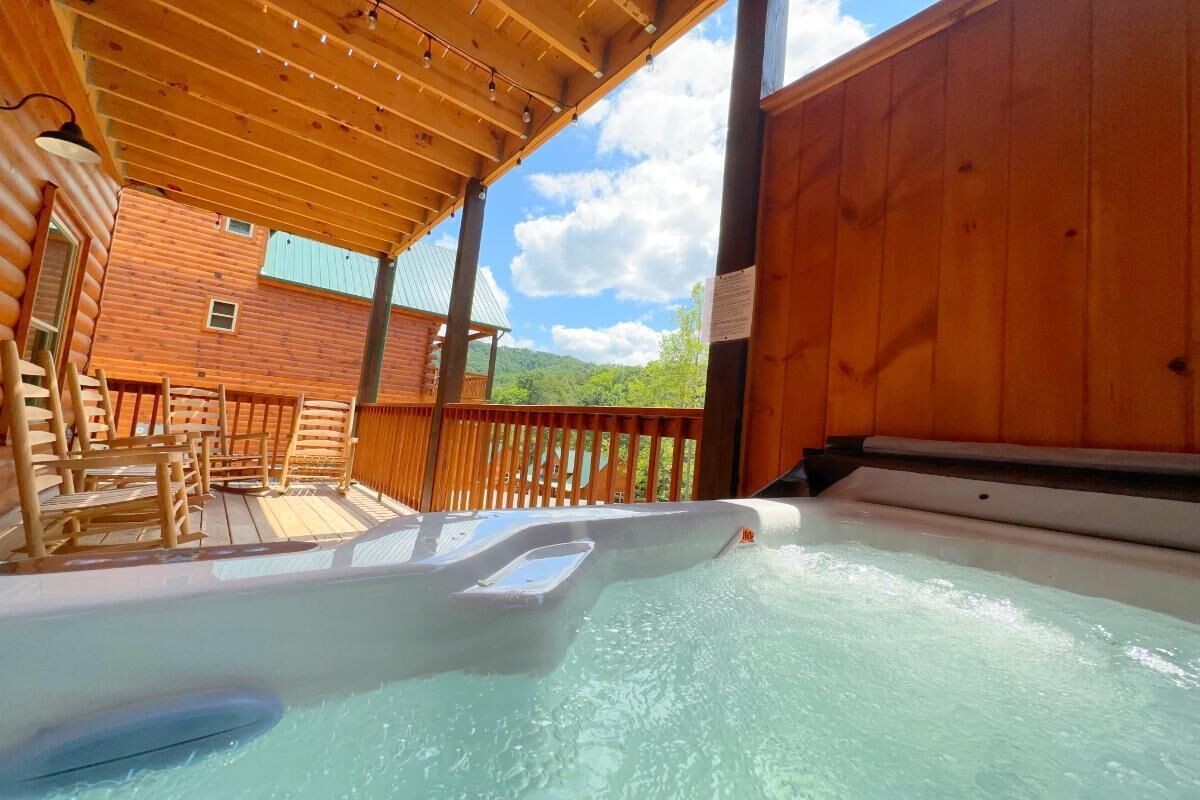 House, Multiple Beds (Shepherd's Rest) | Outdoor spa tub