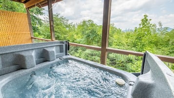 House, Multiple Beds (Big Bear Lodge at Valley View) | Outdoor spa tub