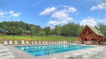 Rumah, Beberapa Tempat Tidur (Big Bear Lodge at Valley View) | Kolam renang