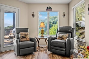 House, Multiple Beds (Z - Mountains 4 Miles) | Living area - Z - Mountains 4 Miles (Gatlinburg)