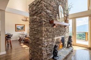 House, Multiple Beds (Window Wonderland) | Dining - Window Wonderland (Gatlinburg)