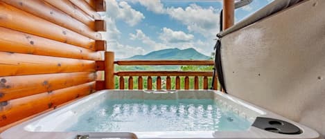 House, Multiple Beds (Smokey Waters) | Outdoor spa tub