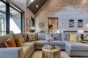 House, Multiple Beds (Stonehouse Ridge) | Living area - Stonehouse Ridge (Pigeon Forge)