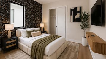 6 Schlafzimmer, Schreibtisch, Bügeleisen/Bügelbrett, Reisekinderbett