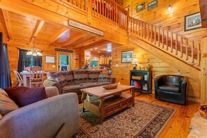 House, Multiple Beds (Sweet Bear Hideaway) | Living area - Sweet Bear Hideaway (Sevierville)