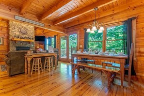 House, Multiple Beds (Sweet Bear Hideaway) | Dining - Sweet Bear Hideaway (Sevierville)