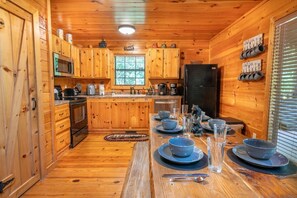 Ferienhaus, Mehrere Betten (Z - Twisting Pines) | Eigene Küche
