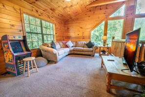 Ferienhaus, Mehrere Betten (Z - Twisting Pines) | Wohnbereich