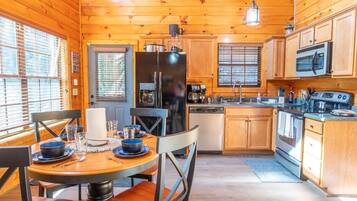 Casa, varias camas (Cabin on the Creek) | Cocina privada