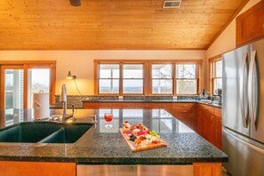 House, Multiple Beds (Kodak Moments) | Private kitchen - Kodak Moments (Kodak)