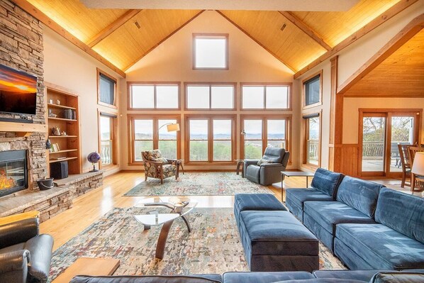 House, Multiple Beds (Kodak Moments) | Living area - Kodak Moments (Kodak)
