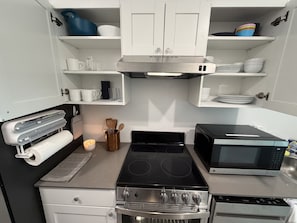 Fridge, microwave, oven, stovetop - Modern/Cozy 2BR/2BA Retreat Near San Antonio (Converse)