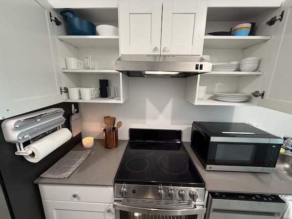 Coffee/tea maker, fridge, microwave, oven